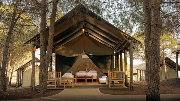 A la foto es mostra l'objecte Ortal Glamping situat a la ciutat de Ortal.