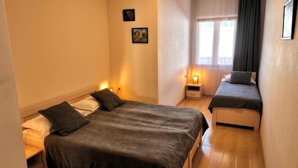 A la foto es mostra l'objecte Lanchvali Rooms situat a la ciutat de Mestia.