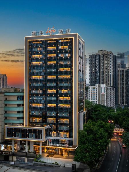 Na fotografii je vidět objekt Howard Johnson By Wyndham Life Jiefangbei Chongqing nacházející se ve městě Čchung-čching.
