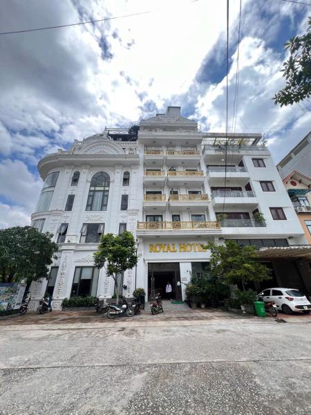 A la foto es mostra l'objecte Royal Hotel situat a la ciutat de Móng Cái.