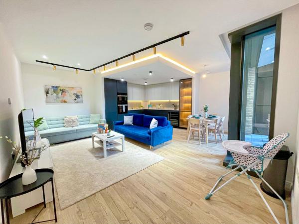 Disc Monthly Rate - Modern 2-Bed Clerkenwell Flat with Private Balcony near Farringdon, Shoreditch, Hoxton, London