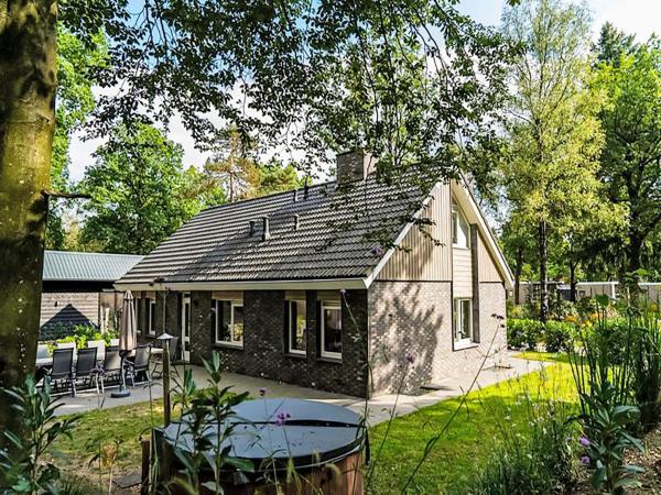 Auf dem Foto ist das Objekt Holiday Home Specht by Interhome in der Stadt Hoenderloo zu sehen.