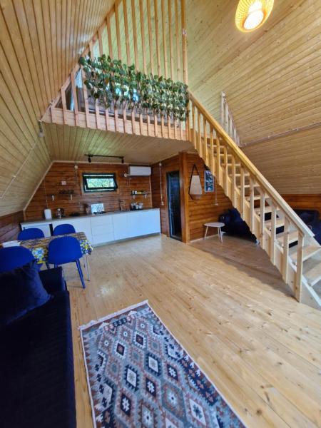 A la foto es mostra l'objecte Cozy Cottage A situat a la ciutat de Motsameta.