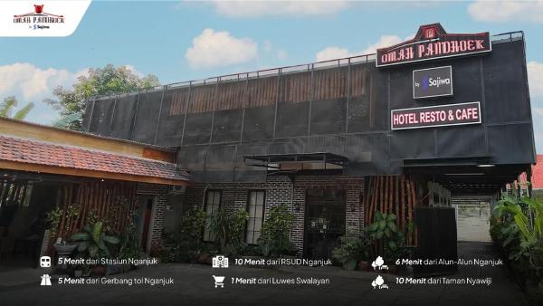 写真にはWarujayeng市にあるOmah Pandhoek Hotel Alun-Alun Nganjuk by Sajiwaが写っています。