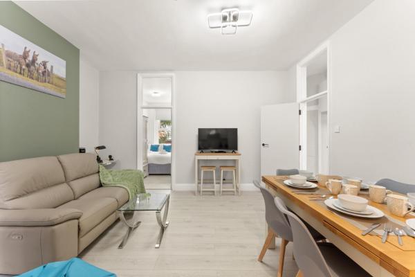 A la foto es mostra l'objecte Ground Floor 3BR - Parking -King Beds-Near Stadium situat a la ciutat de Greasbrough.