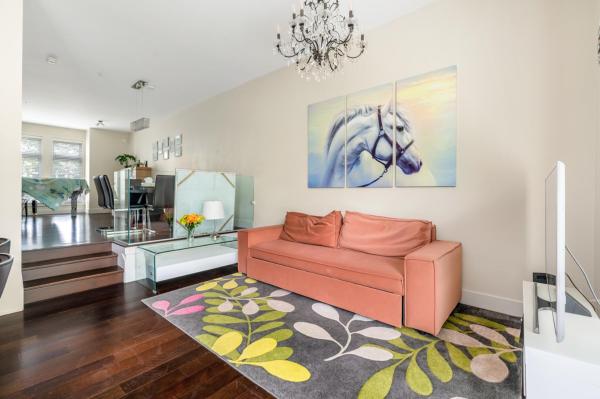 A la foto es mostra l'objecte Family-Friendly 5BR Home Near UBC situat a la ciutat de Vancouver.