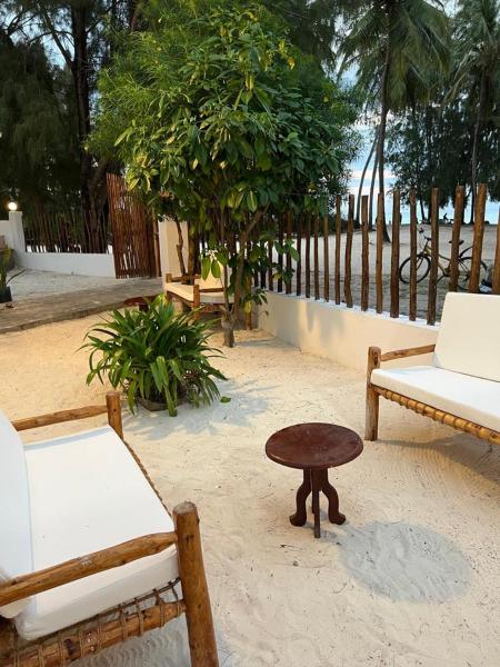 Auf dem Foto ist das Objekt Paje Beach Front villa by Liv Zanzibar in der Stadt Paje zu sehen.