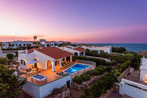 Στη φωτογραφία φαίνεται το αντικείμενο Villa Blanc Arenal by Villa Plus που βρίσκεται στην πόλη Es Mercadal.