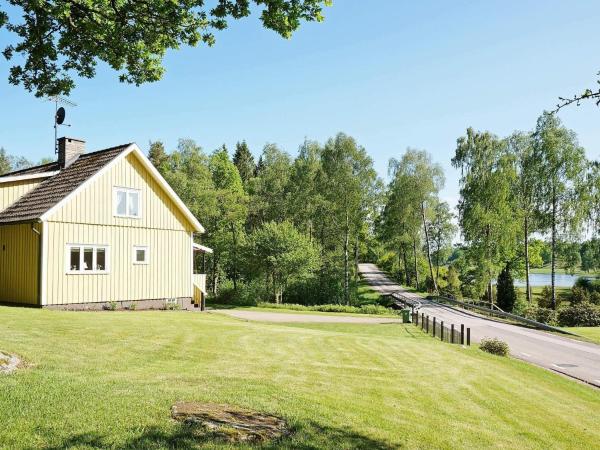 Auf dem Foto ist das Objekt 6 person holiday home in ULLARED in der Stadt Grishult zu sehen.