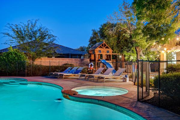 Luxury 6 Br Home Large Pool & Spa With Grassy Yard - Las Vegas, NV