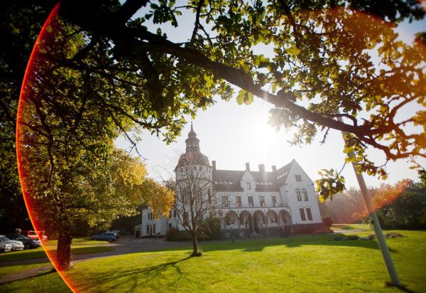På bildet vises objektet Hellidens Slott som ligger i byen Älvstorp.