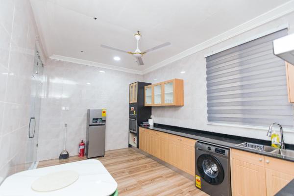 Foto 4: Luxurious townhouse behind Achimota Mall
