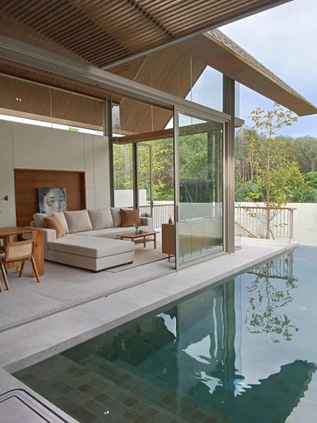 The photo shows the Luxury Design 3 Bedroom Villa AB2 located in the city of Ban Pak Lak.