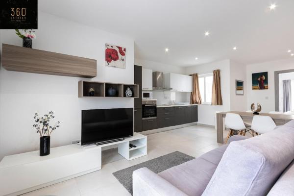 La photo montre l'objet Spacious, beautiful central penthouse with BBQ by 360 Estates situé dans la ville de Gwardamanġa.