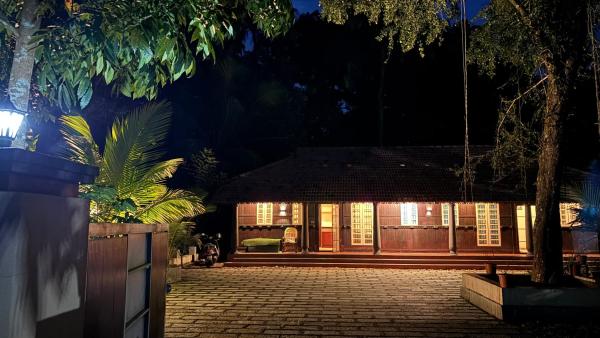 Na foto é possível ver o objeto Poyka Heritage Home localizado na cidade de Alleppey.