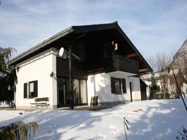 На фото показан объект Holiday Home in Groebming near Ski Slopes, расположенный в городе Грёбминг.
