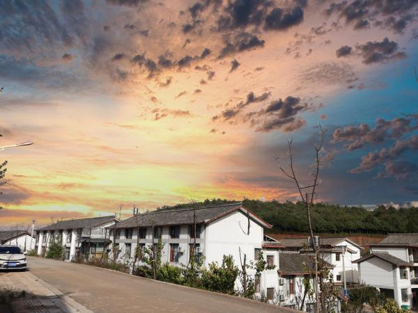 Στη φωτογραφία φαίνεται το αντικείμενο 红景轩酒店昆明东川红土地景区kunming Hongjingxuan Hotel που βρίσκεται στην πόλη Dongchuan.