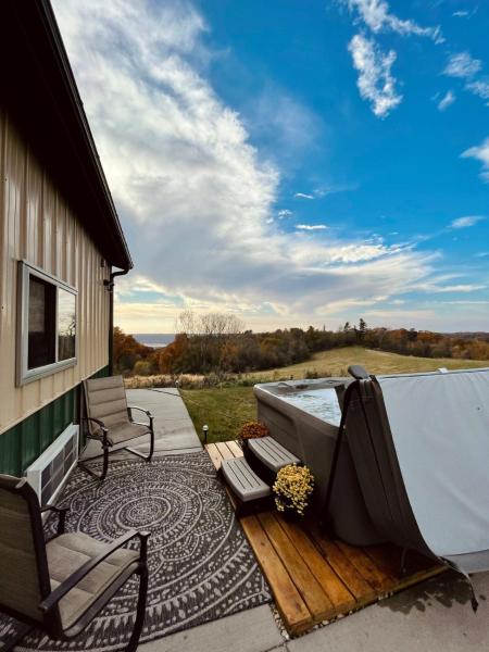 Barn On The Ridge - Hot Tub - Sleeps 6 - Wisconsin