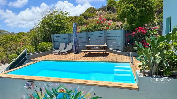 VILLA MAGIC - Ocean Views with Pool, Starlink WiFi, Cistern & Generator