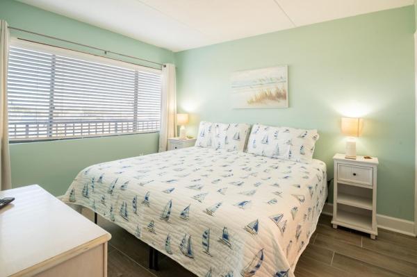 Fotografie 9: Oceanfront with Pool - New Flooring - New Furniture
