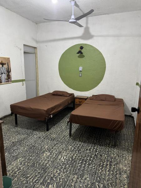 Na foto é possível ver o objeto Room downtown localizado na cidade de Lázaro Cárdenas.