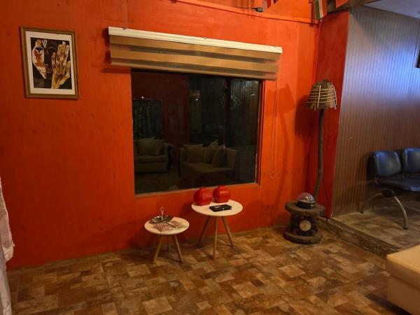 A la foto es mostra l'objecte Casa Taberna Azul situat a la ciutat de Vallenar.