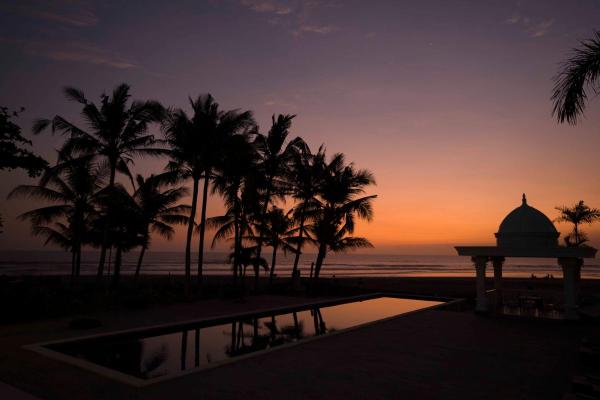 På billedet ses objektet Beachfront Villa Bali - The Luxury Fort beliggende i byen Tabanan.
