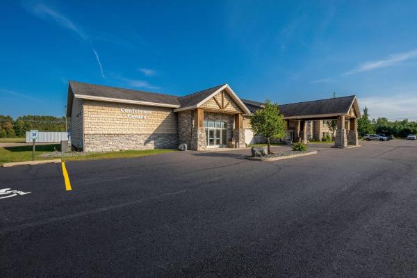 På bildet vises objektet Rodeway Inn & Suites Tomahawk som ligger i byen Parrish.