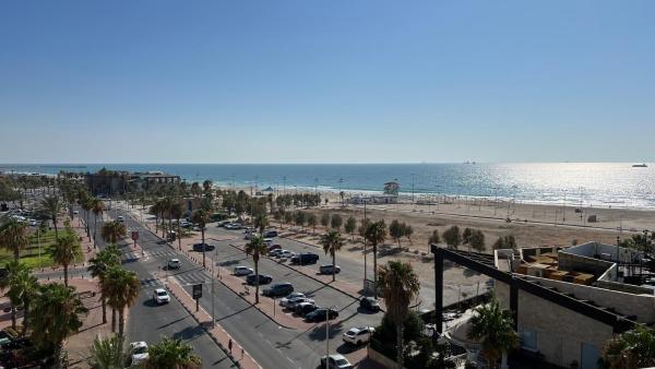 På bilden syns objektet Apartment with a sea view 112 som ligger i staden Ashdod.
