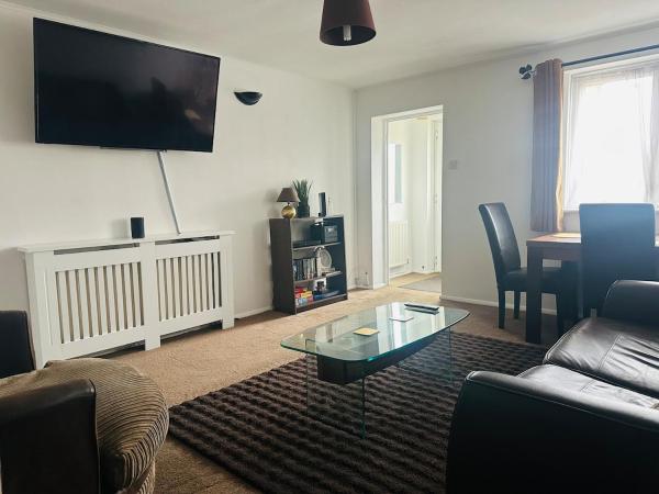 På billedet ses objektet Charming 2Bedroom Home with Garden & Parking for 2 beliggende i byen Hardwicke.