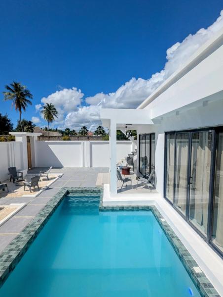 På bildet vises objektet Amour Beach Villas som ligger i byen Paje.