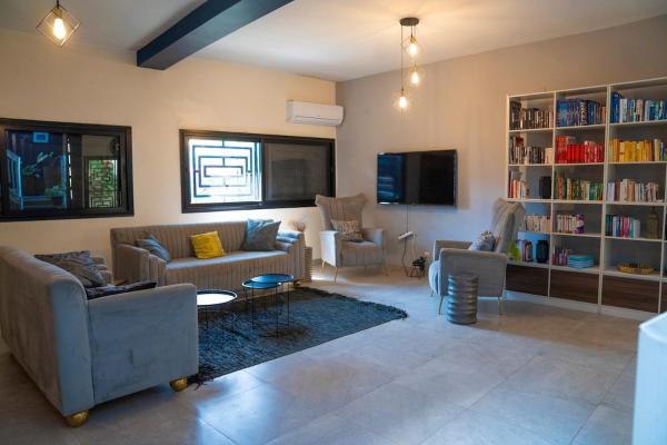 På bilden syns objektet Elegant duplex in Dakar som ligger i staden Ouakam.