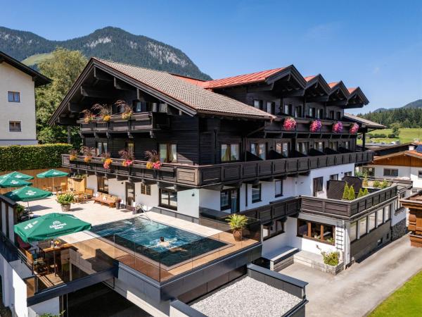 Na foto é possível ver o objeto Hotel Eggerwirt localizado na cidade de Söll.