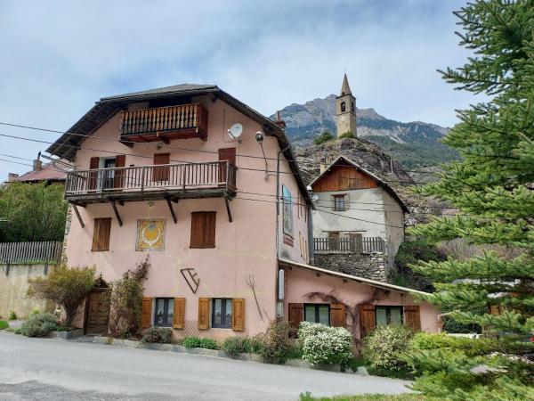 Gîte Auberge Les Terres Blanches De Méolans - Alpes