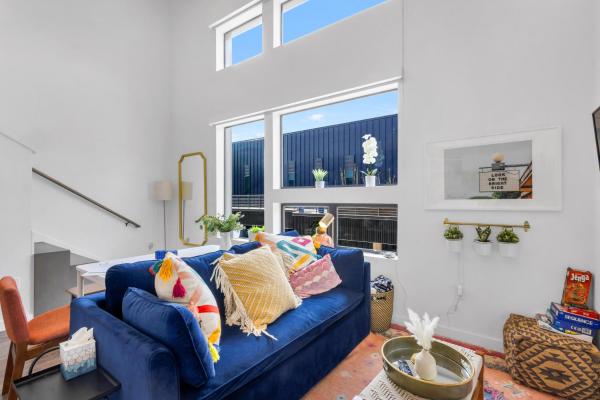 写真にはオースティン市にあるAustin Stylish Studioが写っています。