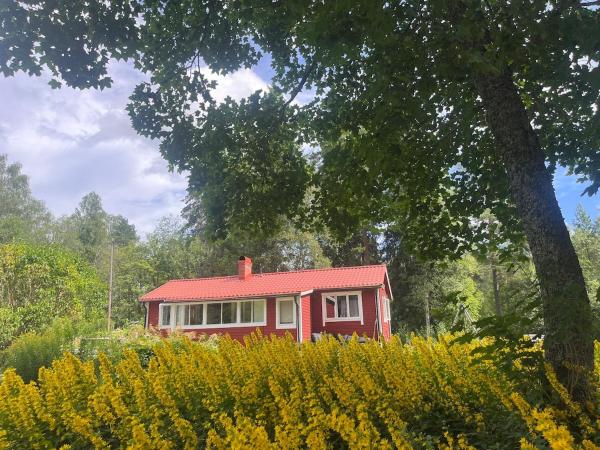 En la foto se muestra el objeto Stuga lilla Vilången ubicado en la ciudad de Kristinehamn.
