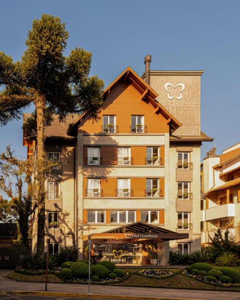 Op de foto is het object Hotel Querência te zien, gelegen in de stad Gramado.