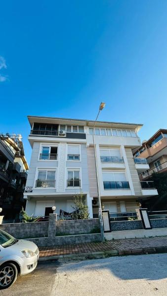 På billedet ses objektet Kraliçe Apart Two beliggende i byen Duraliler.