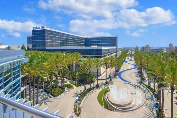 På bilden syns objektet Hilton Anaheim som ligger i staden Anaheim.