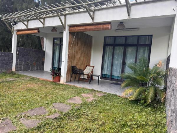 A la foto es mostra l'objecte Le Cactus Guest House situat a la ciutat de Trèfles.