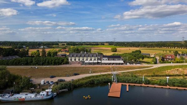 På billedet ses objektet Hotel Hoogeerd by Flow Niftrik - Nijmegen beliggende i byen Leur.