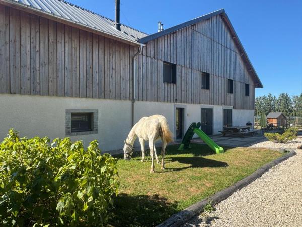 Les Bouloies, Deux Gîtes Pour Se Réunir En Toute Tranquillité Loin De L'agitation - Doubs