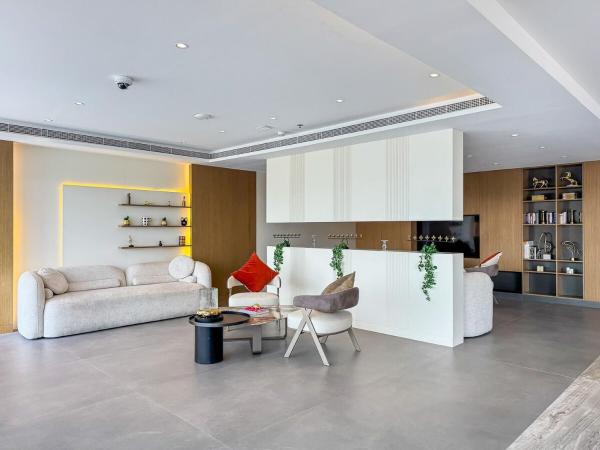 Foto 3: Elegant Studio with Pool & Gym, Near Metro Station