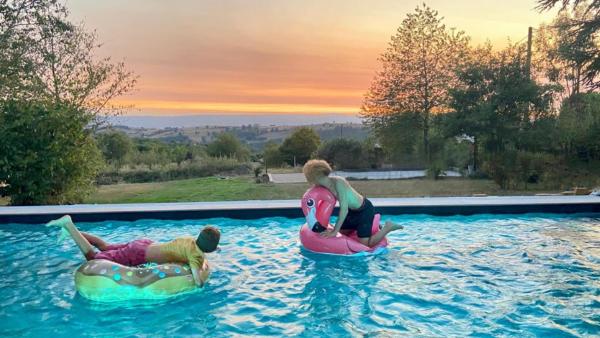 Nella foto è visibile l'oggetto Countryside house with pool situato nella città di Chevrières.