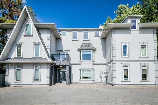 A la foto es mostra l'objecte Private Oasis in King City situat a la ciutat de Nobleton.