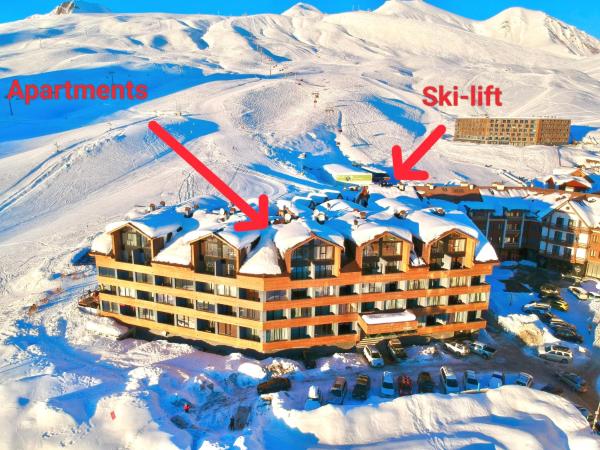 På billedet ses objektet GVC New Gudauri Block-4 beliggende i byen Gudauri.