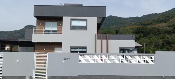 På billedet ses objektet Casa de praia / campo próximo Balneário dos Açores beliggende i byen Florianópolis.