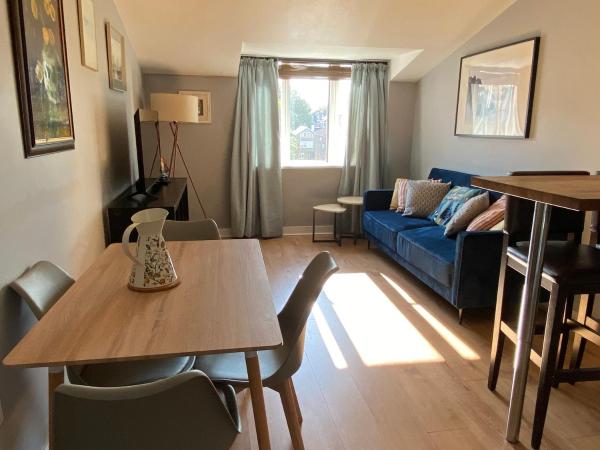 Zdjęcie 1: 2BD Flat by Common & Village - Wimbledon, Zone 3