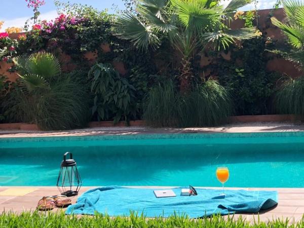 写真にはNajem市にあるVilla Roseaux heated pool Marrakechが写っています。