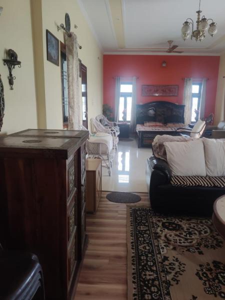 Na zdjęciu widoczny jest obiekt Green Meadows Homestay położony w mieście Chunār.